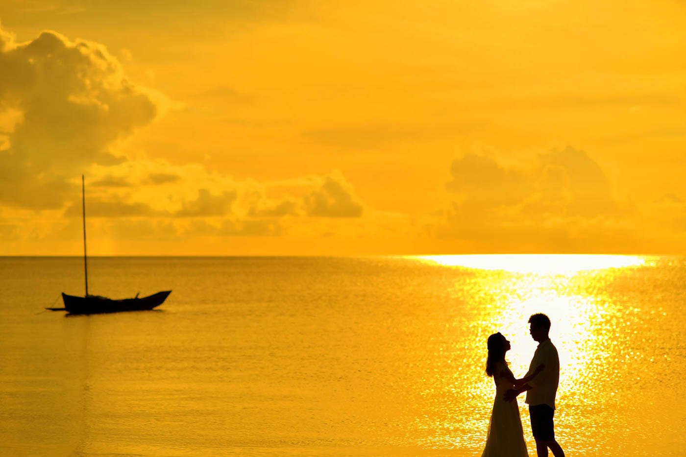 キラキラ輝く光のバージンロード