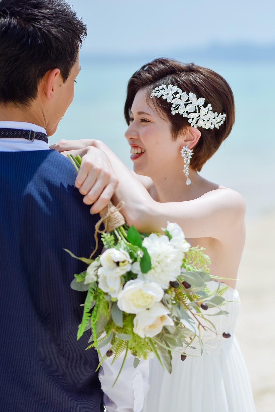 ショートヘアにヘッドドレス