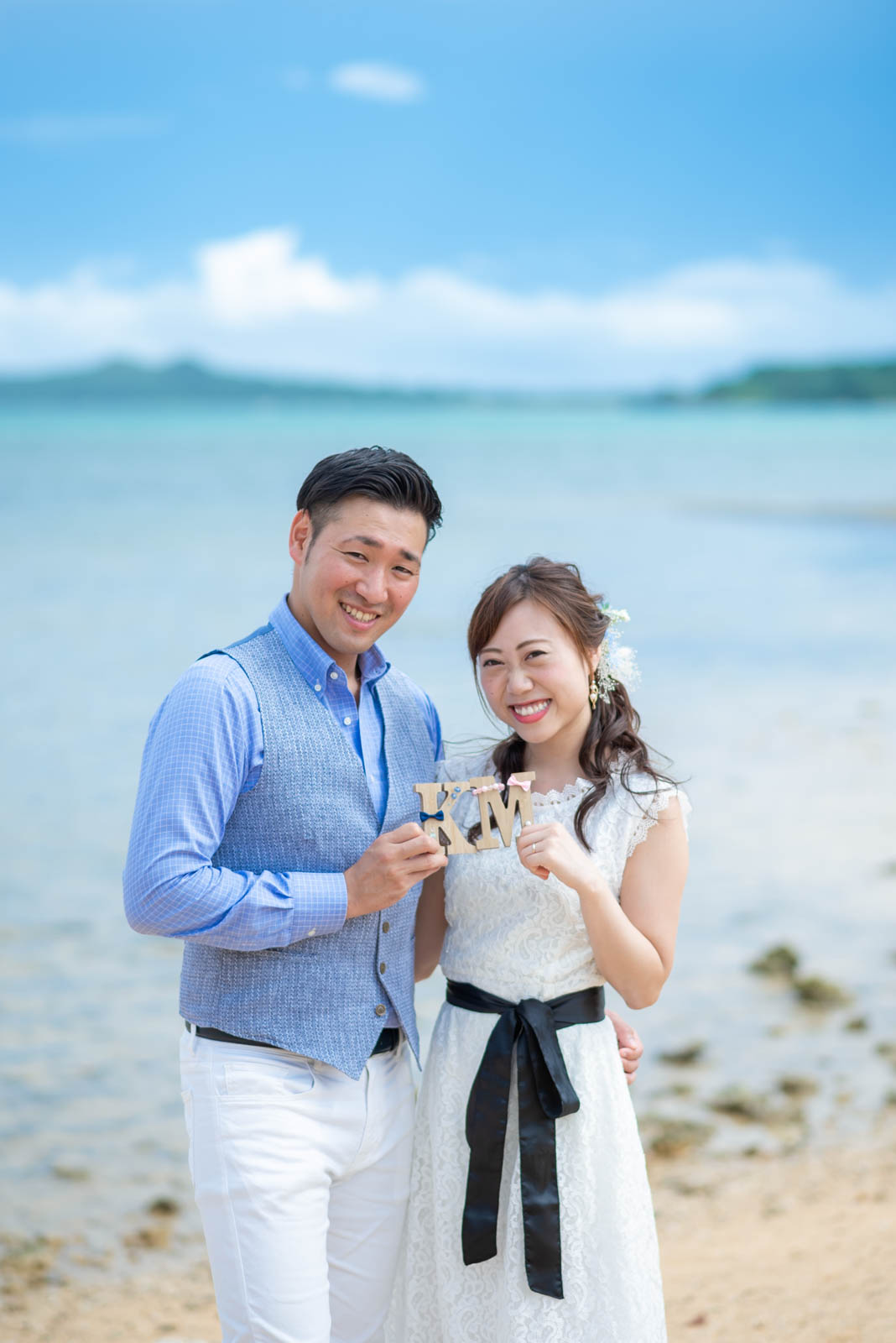 イニシャルを持って笑顔