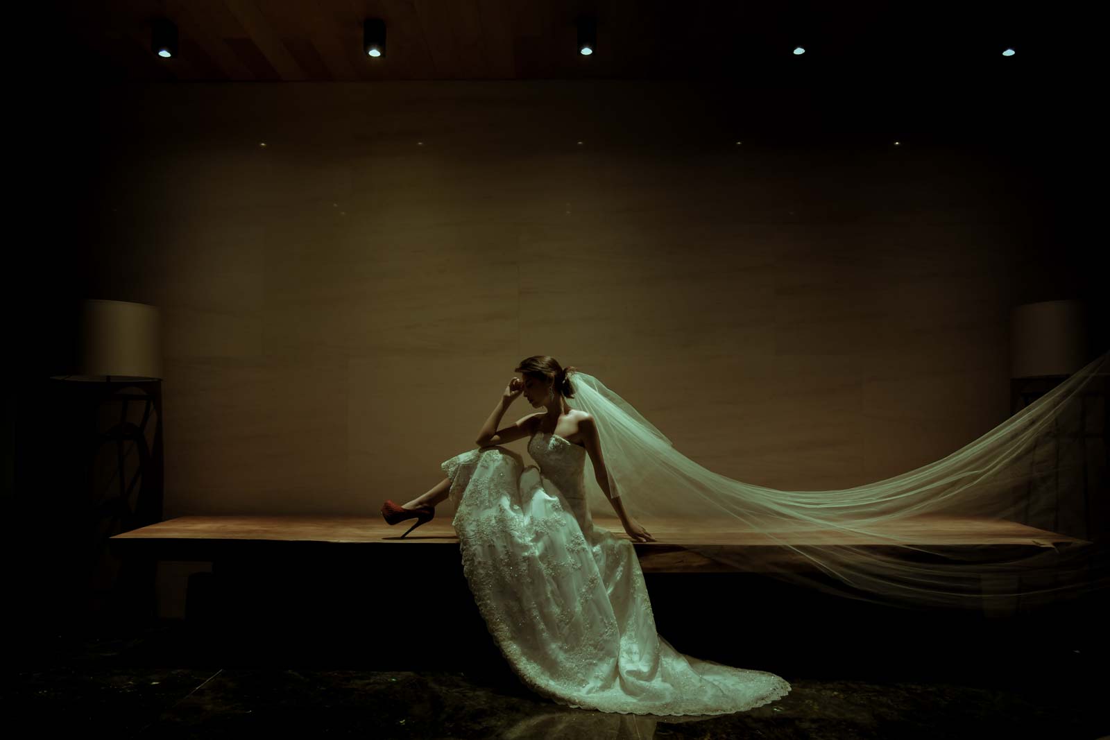 ロングベールをなびかせて