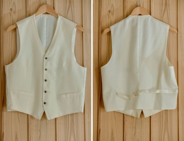 ホワイト黒ボタン