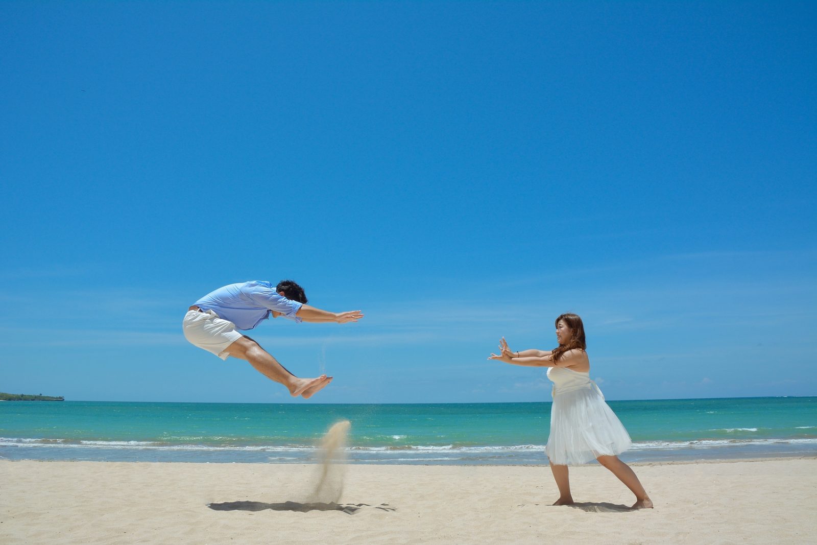 かめはめ波ポーズ