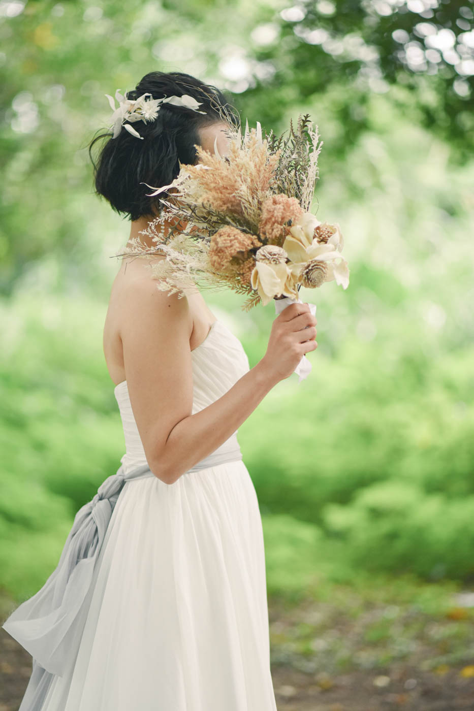 ブーケでお顔を隠してオシャレに