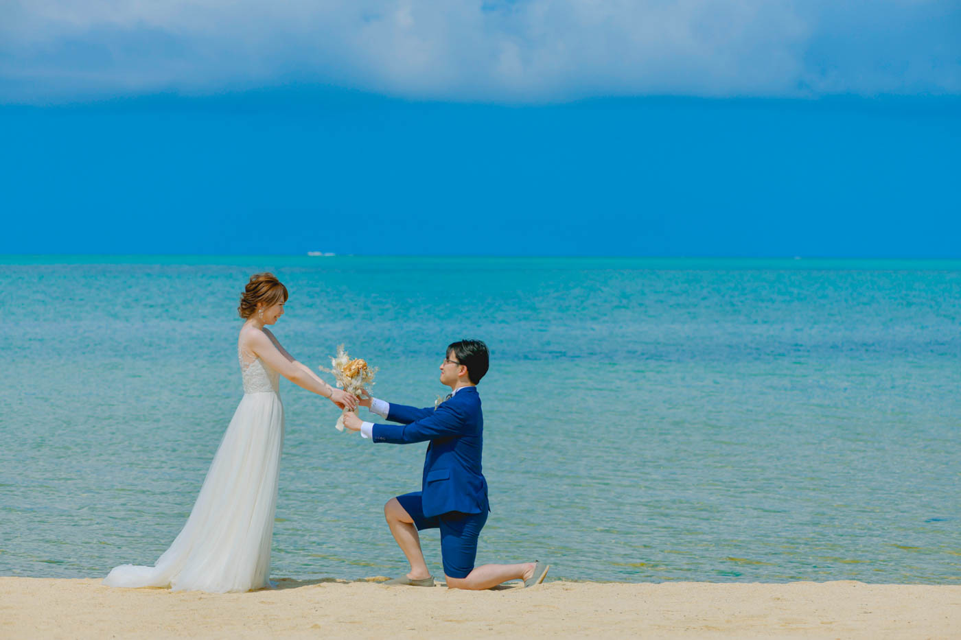 ビーチでプロポーズショット